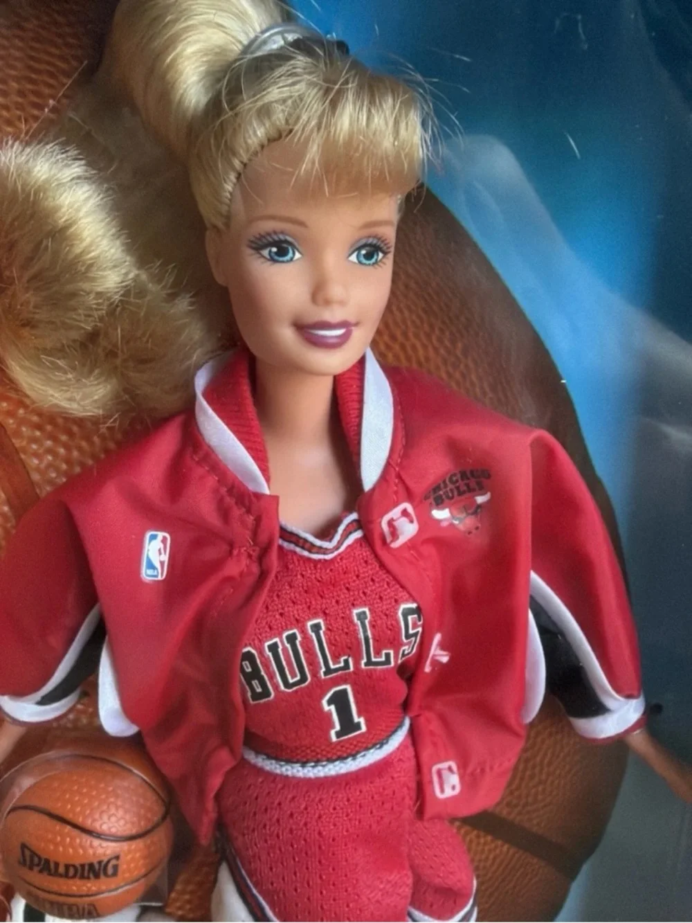 Mattel Barbie Doll NBA Chicago Bulls #20692 1998 Jordan Era Basketball Team NRFB